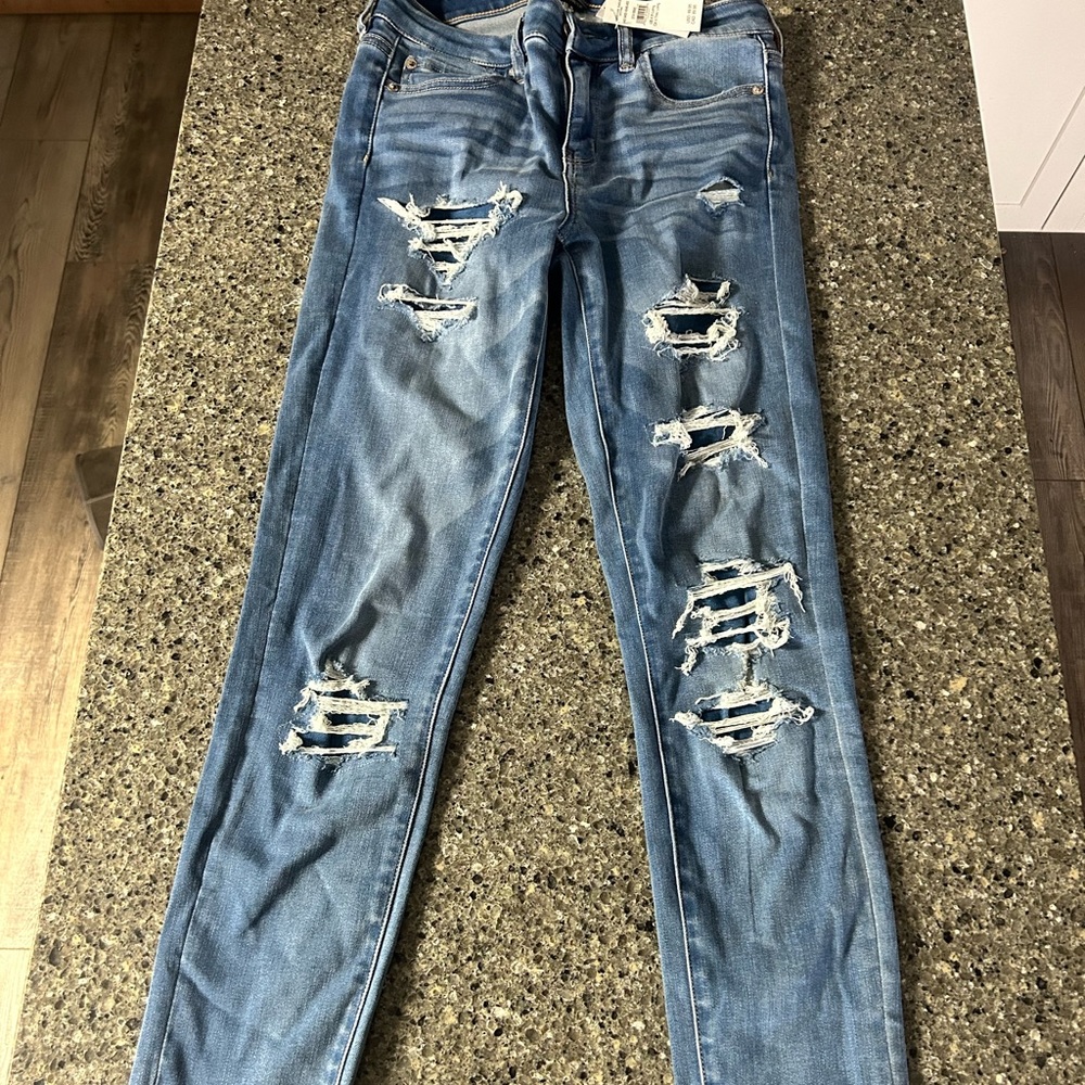 Brand new size 4 American Eagle jeans.
